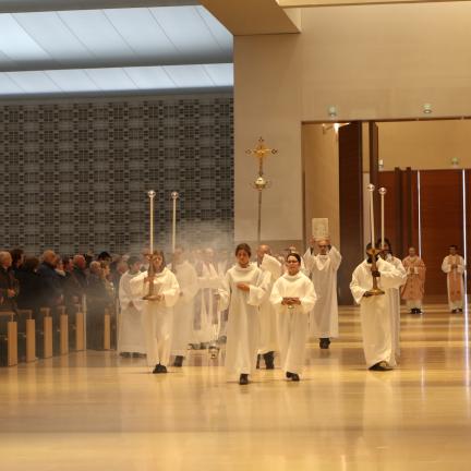 Reitor do Santuário de Fátima convidou peregrinos a «viver como filhos da Luz de Cristo»